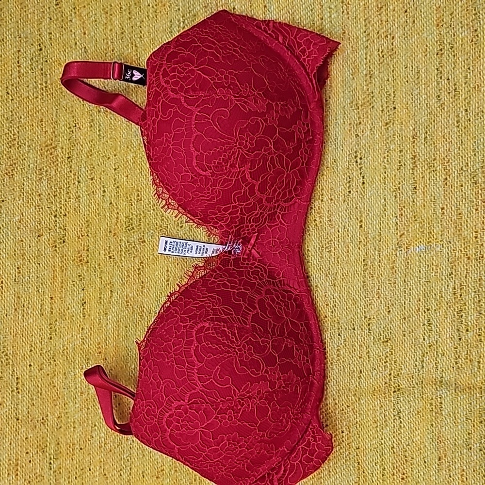 VICTORIA SECRET LeFLEUR WIRELESS BRA
